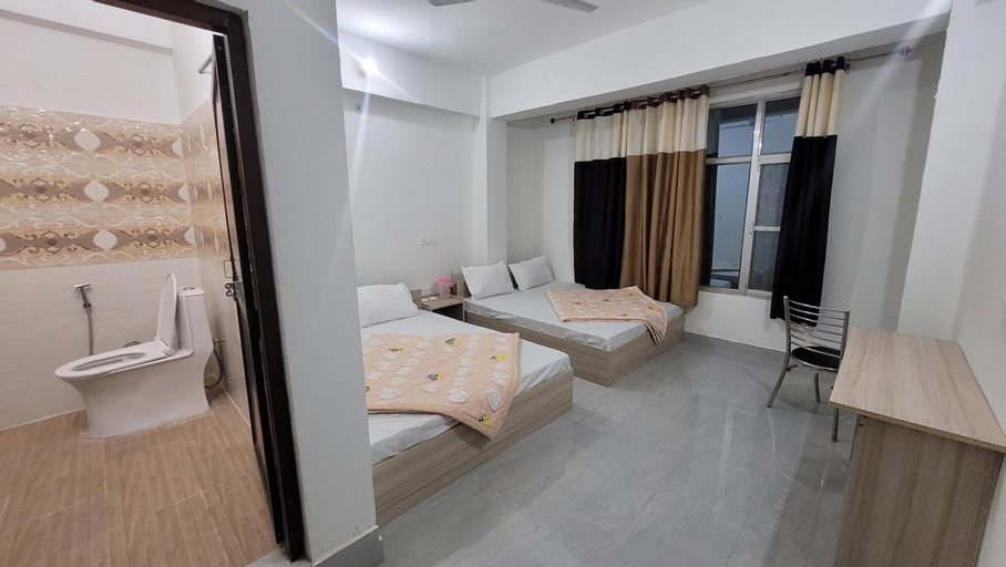 Others 2, Hotel Aashirwad, Chamoli