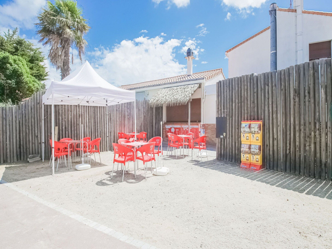 Dining 4, Appealing Mobile Home in Saint Jean de Monts, Vendée