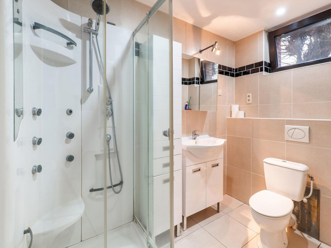 Bathroom, Zoutleeuw Home With Pool, Vlaams Brabant