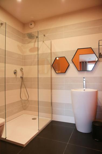 Bathroom 3, Hotel Des Arts, Pas-de-Calais
