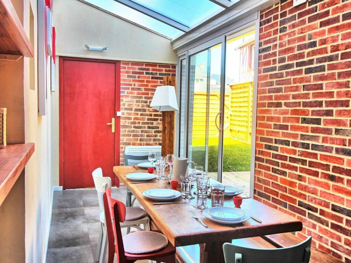 Dining, Belle Rive Comfortable Holiday Residence, Seine-Maritime