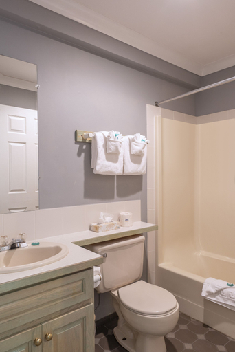 Bathroom 4, Tiki Shores Inn & Suites, Okanagan-Similkameen