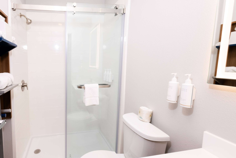 Bathroom 10