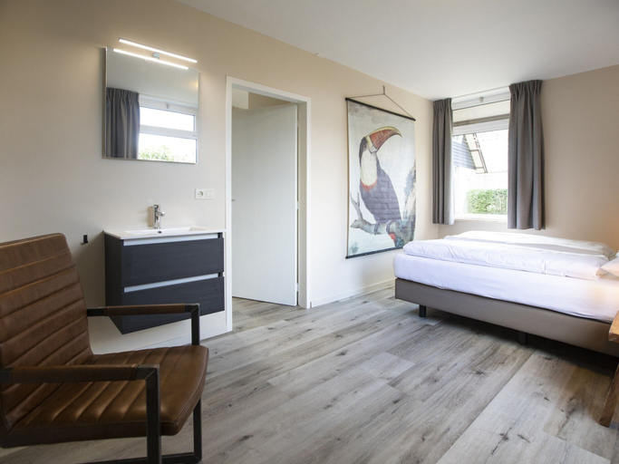 Room 2, Holiday Home in Nijmegen near City Centre, Mook en Middelaar