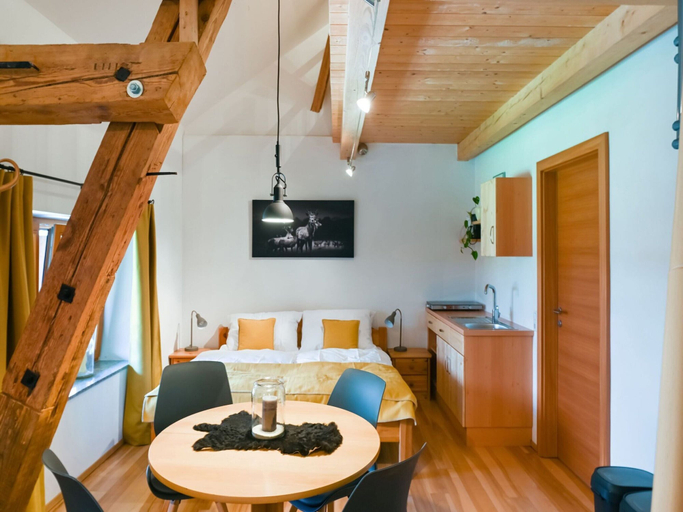 Dining 4, Loft-like Apartment With Swimming Pond, Scheibbs