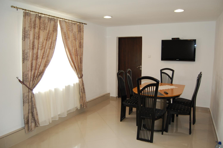 Others 4, Vila Tadi, Avrig