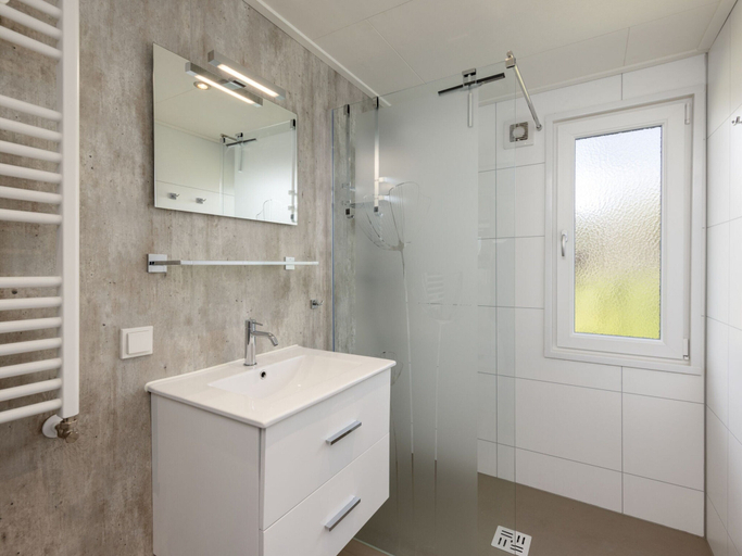 Bathroom, Scenic Retreat by the Lake, Hellendoorn