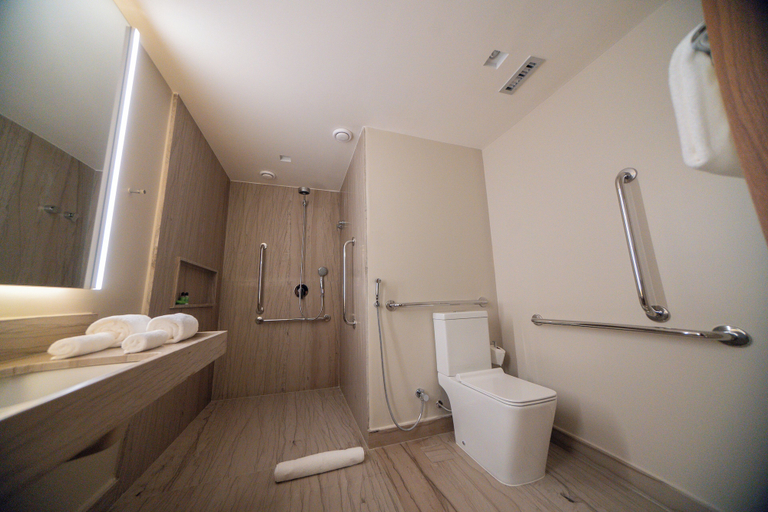 Bathroom 5, Mona Hotel, Teresina