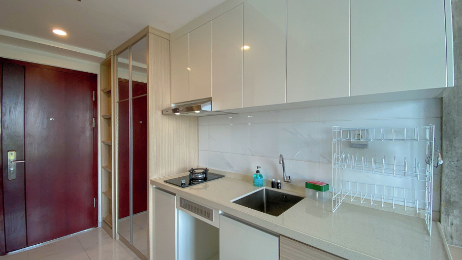 Others 3, Homey And Clean Studio At Sky House Alam Sutera Apartment, Tangerang