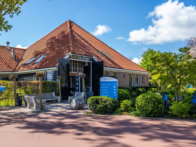 Exterior 5, Nice Chalet on a Holiday Park 25 km From Amsterdam, Velsen