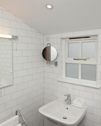 Bathroom 3, Kings Arms Hotel, Hertfordshire