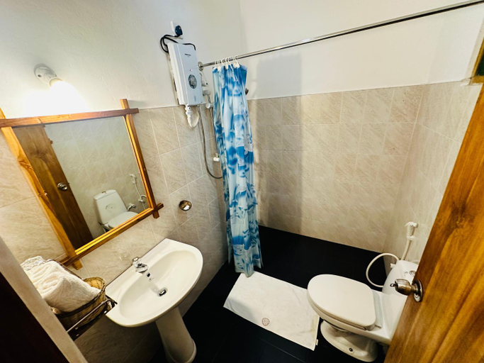 Bathroom 4, Nature House, Embilipitiya