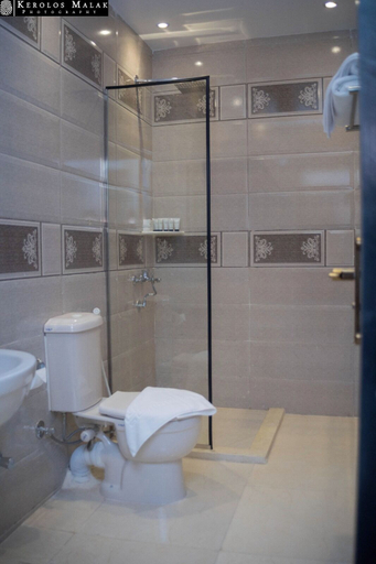Bathroom 3, Happy day pyramids view, Al-'Umraniyah