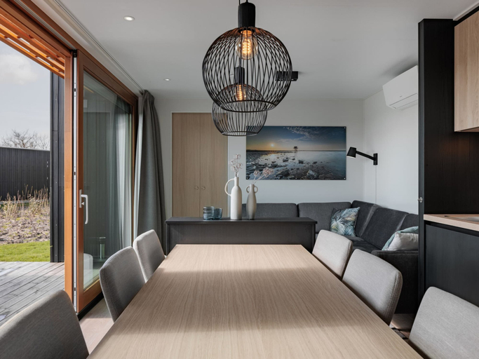 Dining 5, Lodge near Brouwersdam & North Sea Beaches, Schouwen-Duiveland