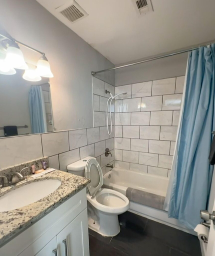 Bathroom, 2BR WD Forest Park Barnes Hospital Zoo, Saint Louis