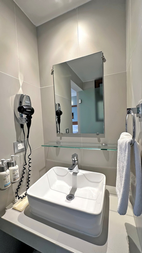 Bathroom 4, Ritz, Mexico City