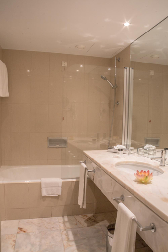 Bathroom 3, Pestana Madeira Beach Club, Funchal
