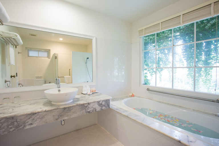 Bathroom 11