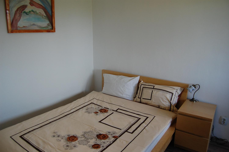 Bedroom 2, Vila Tadi, Avrig