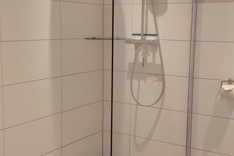 Bathroom, Holiday Apartment Liekedeler, Leer