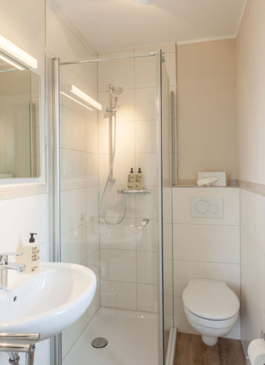 Bathroom, Dunenhuus West Modern Retreat, Aurich