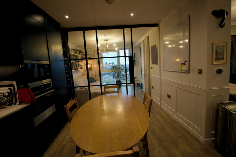 Others 5, Surrey Quays Apartment, London