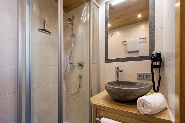Bathroom 4, Hotel Eggerwirt, Kufstein
