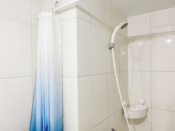 Bathroom 3, Comfy And Well Furnished 2Br Springlake Summarecon Bekasi Apartment, Bekasi