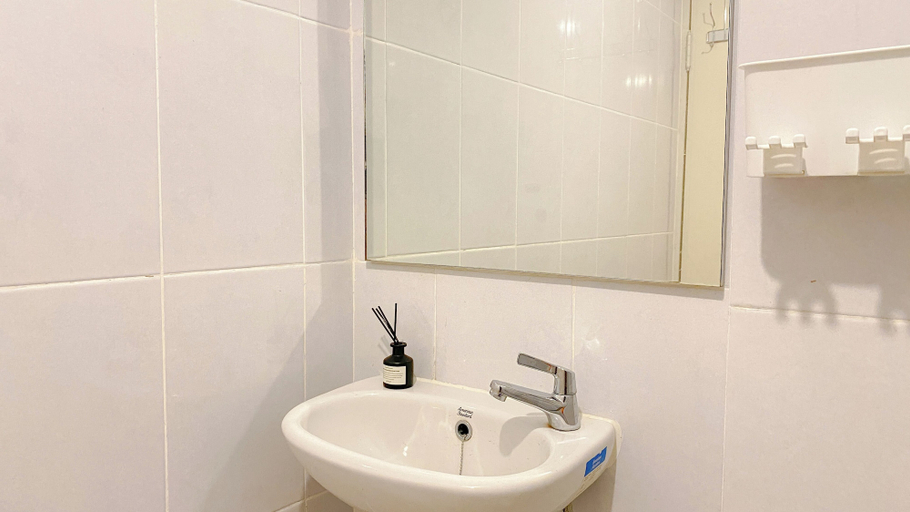 Bathroom 2, Cozy Living 2Br Apartment At Tokyo Riverside Pik 2, Tangerang