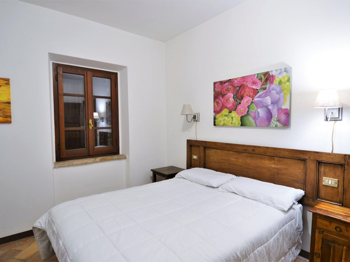 Others 2, Apartment in Umbria With Pool & Terrace, Perugia
