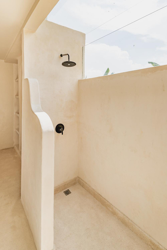 Bathroom 1, Casa Diola, Badung