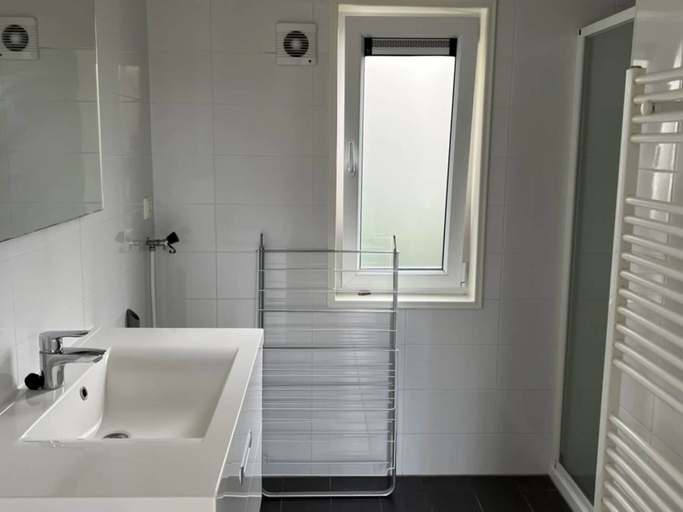 Others 4, Modern Chalet With Terrace Near Rockanje, Hellevoetsluis