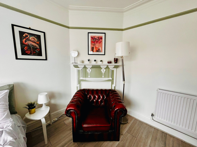 Others 5, Rest Boutique Golders Green, London