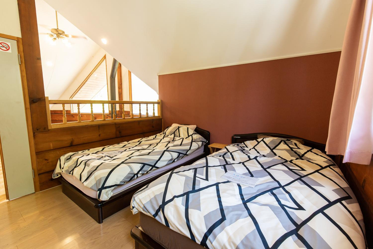 Bedroom 2, Log House Kizuki, Tsuru