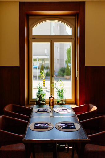 Food & Drinks 5, Hotel Taverna, Sense