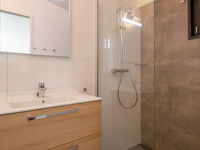 Bathroom, Air-Conditioned Chalet near Eindhoven, Mierlo