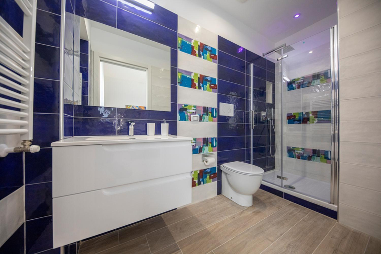 Bathroom 3, Trinacria Apartments, Palermo