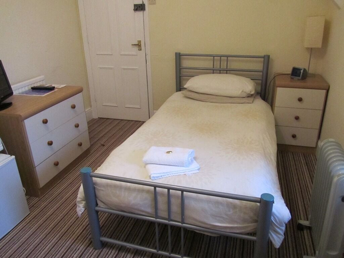 Bedroom 2, Donnington Guest House, Cornwall