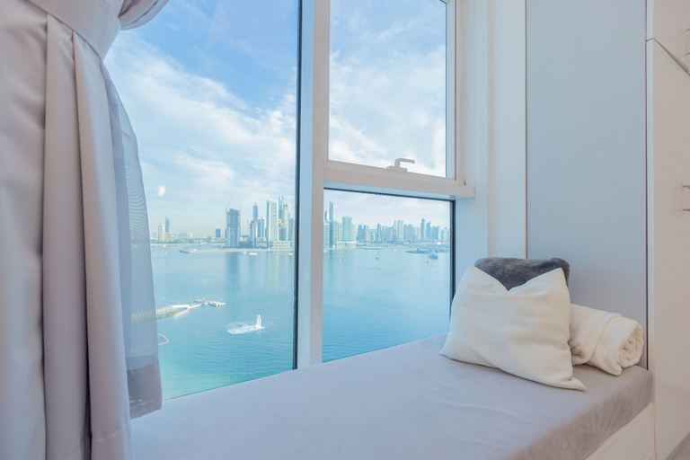 Room 4, WelHome - Oceanfront Elegance 1BR Apt With Palm Sea Views, Dubai