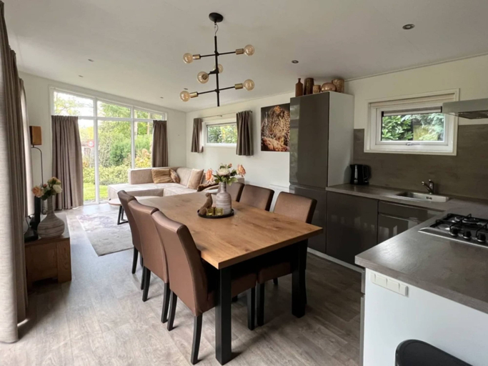 Others 2, Modern Chalet With Terrace Near Rockanje, Hellevoetsluis