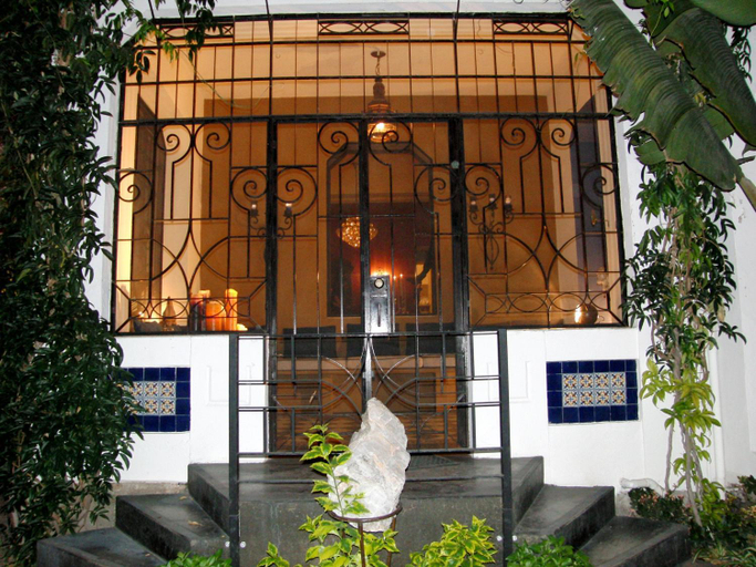 Exterior & Views