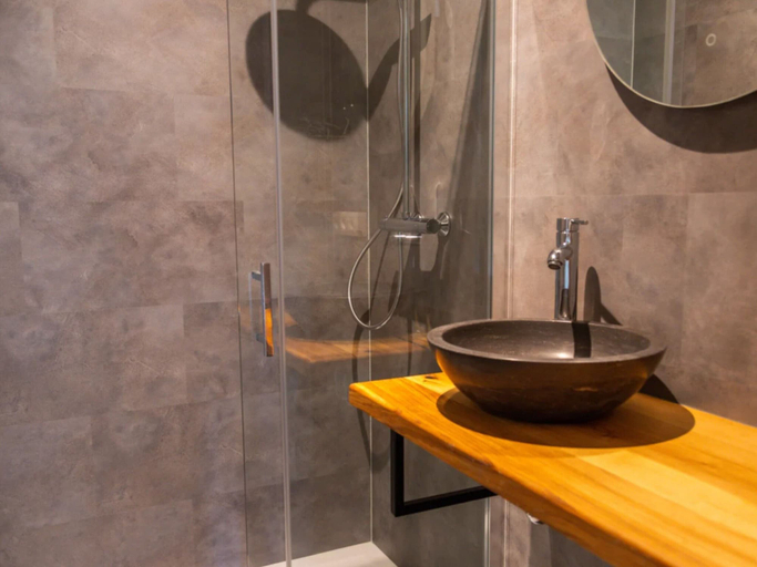Bathroom 3, Chalet With air Conditioning 16 km From Maastricht, Limburg