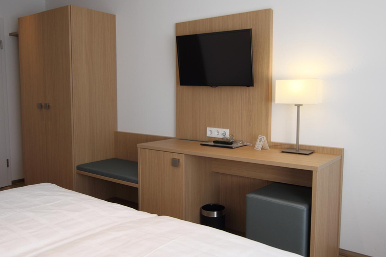 Bedroom 2, Hotel Seepark Garni, Bodenseekreis