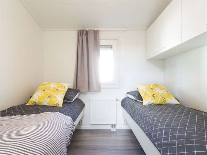 Bedroom 2, Chalet in a Holiday Park, 18 km. From Rotterdam, Nieuwerkerk aan den IJssel