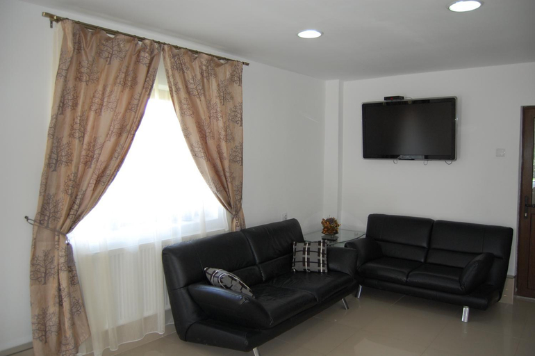 Others 5, Vila Tadi, Avrig