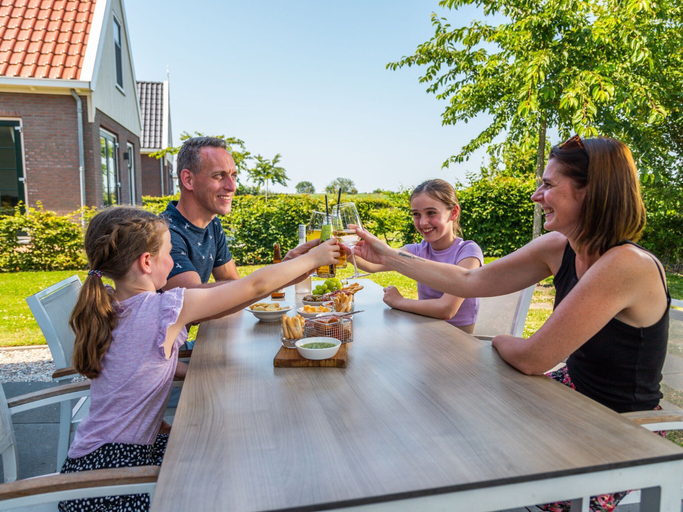 Dining 4, Scenic Stay by the Water, Waterland