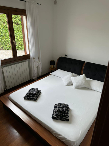 Bedroom 2, Pink House, Imperia
