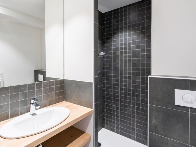 Bathroom 5, Chalet Apartment in Auris With Scenic Views, Isère