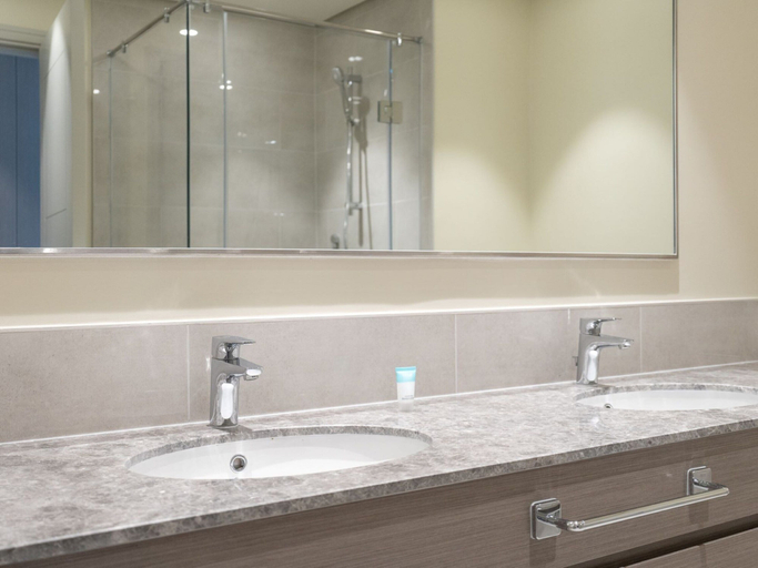 Bathroom 3, 4 BR Emaar Forte Burj Khalifa by Sojo Stay, Dubai
