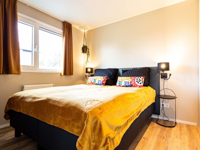 Bedroom 2, Modern Chalet With Dishwasher, Nieuwerkerk aan den IJssel